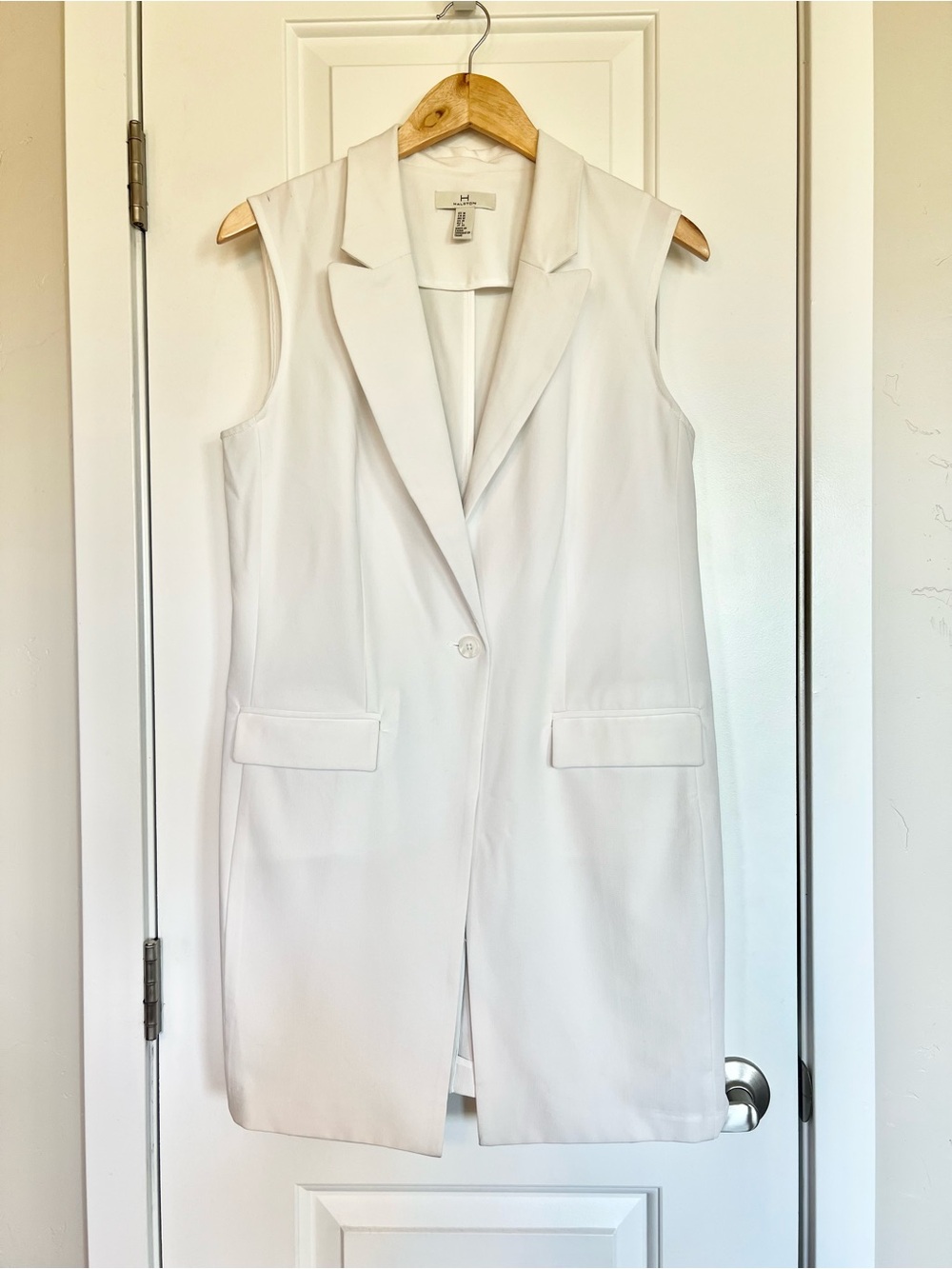 Halston white longline vest Size M Minimalist Quiet luxury Tailored Office Work